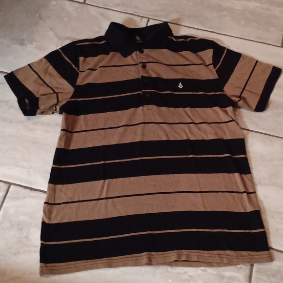 Volcom button collared perfect condition mens size medium - Picture 6 of 9